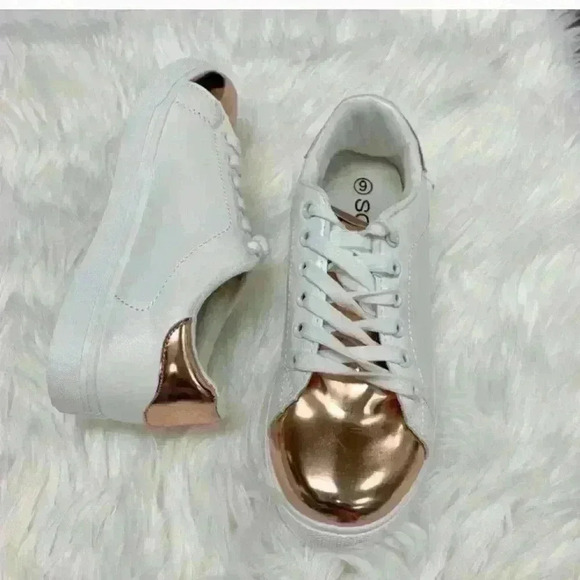 🐶 Soho Metallic Toe Sneaker - Picture 5 of 7